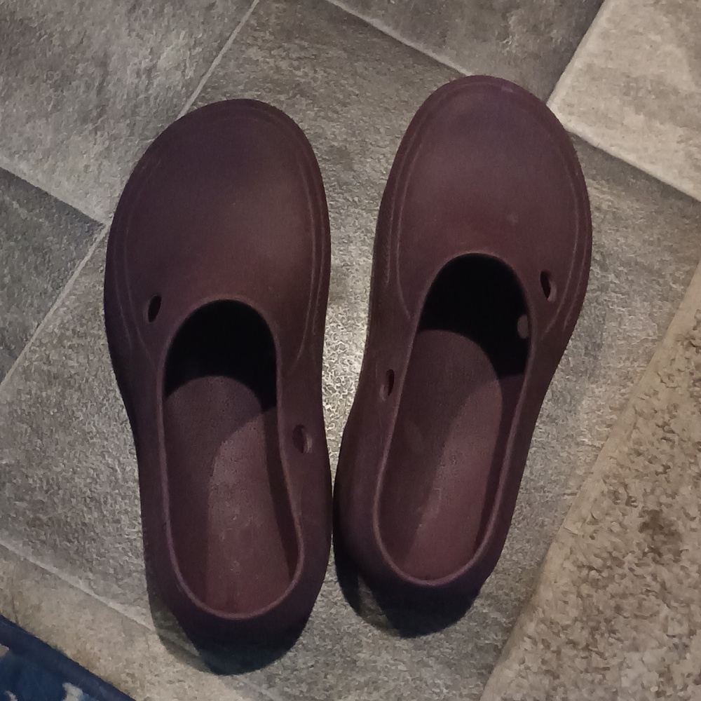 Rare Crocs Solid Two Hole Clogs Clay Brown Women's Size 9 Men's 7. - Picture 13 of 15